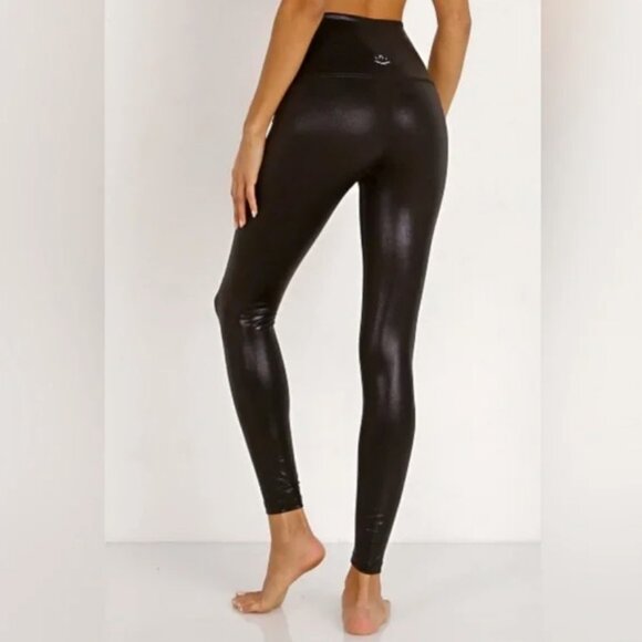 BEYOND YOGA Black Pearlized High Waisted Midi Legging Active Yoga Bottoms Size M - Picture 3 of 9